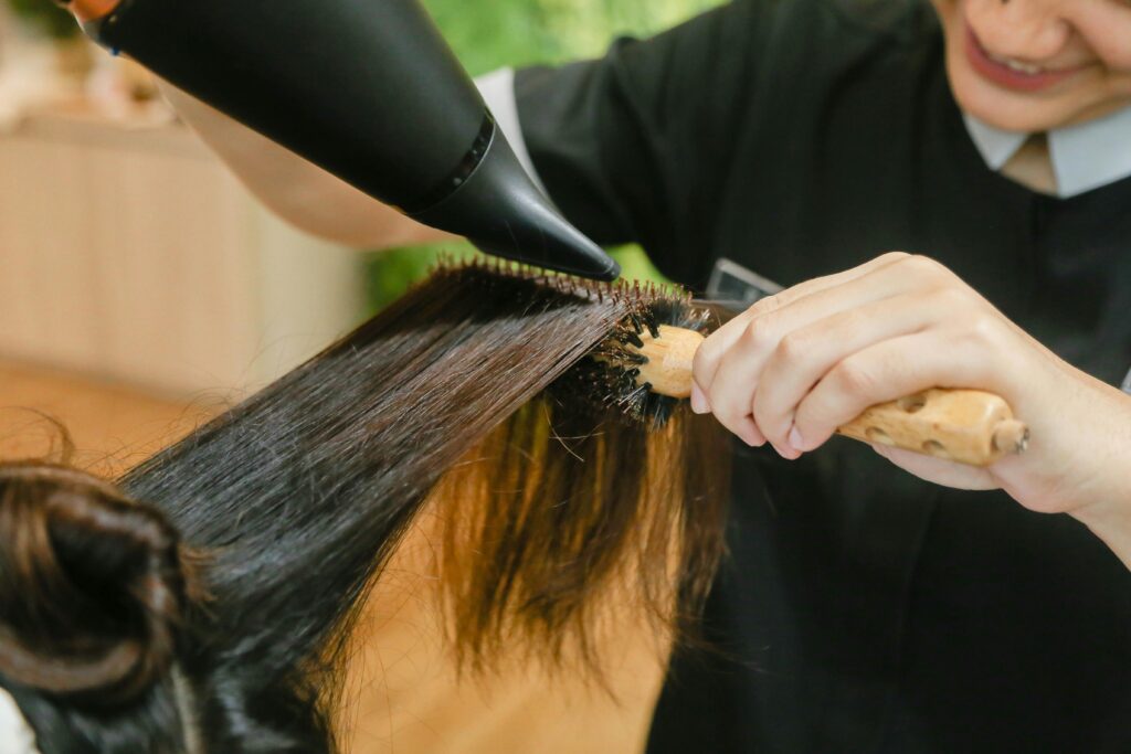 Non deixes a raíz do cabello húmida!​